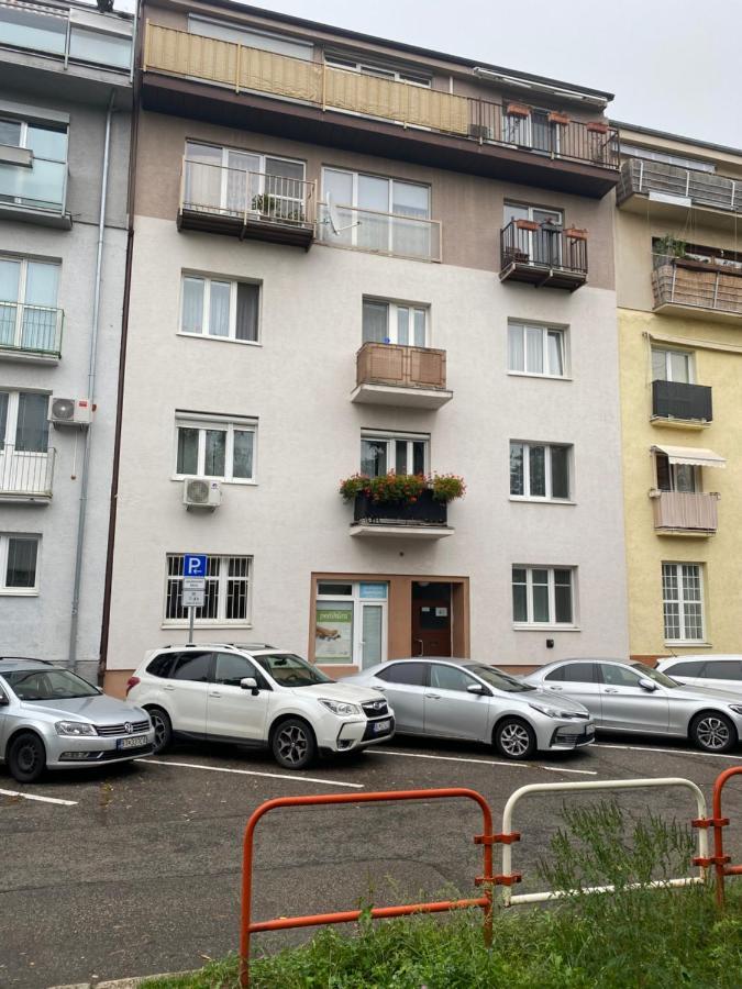 Light Room By Zoom Apartments Bratislava Esterno foto